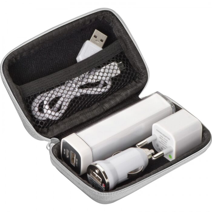 macma-20081-0-zestaw-podrozny-power-bank-2200-mah-i-wtyczki-2008106.jpg Travel set power bank 2200 mAh and plugs JUSTIN - Image 1