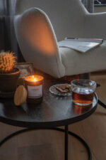 Ukiyo deluxe scented candle with bamboo lid - Image 4